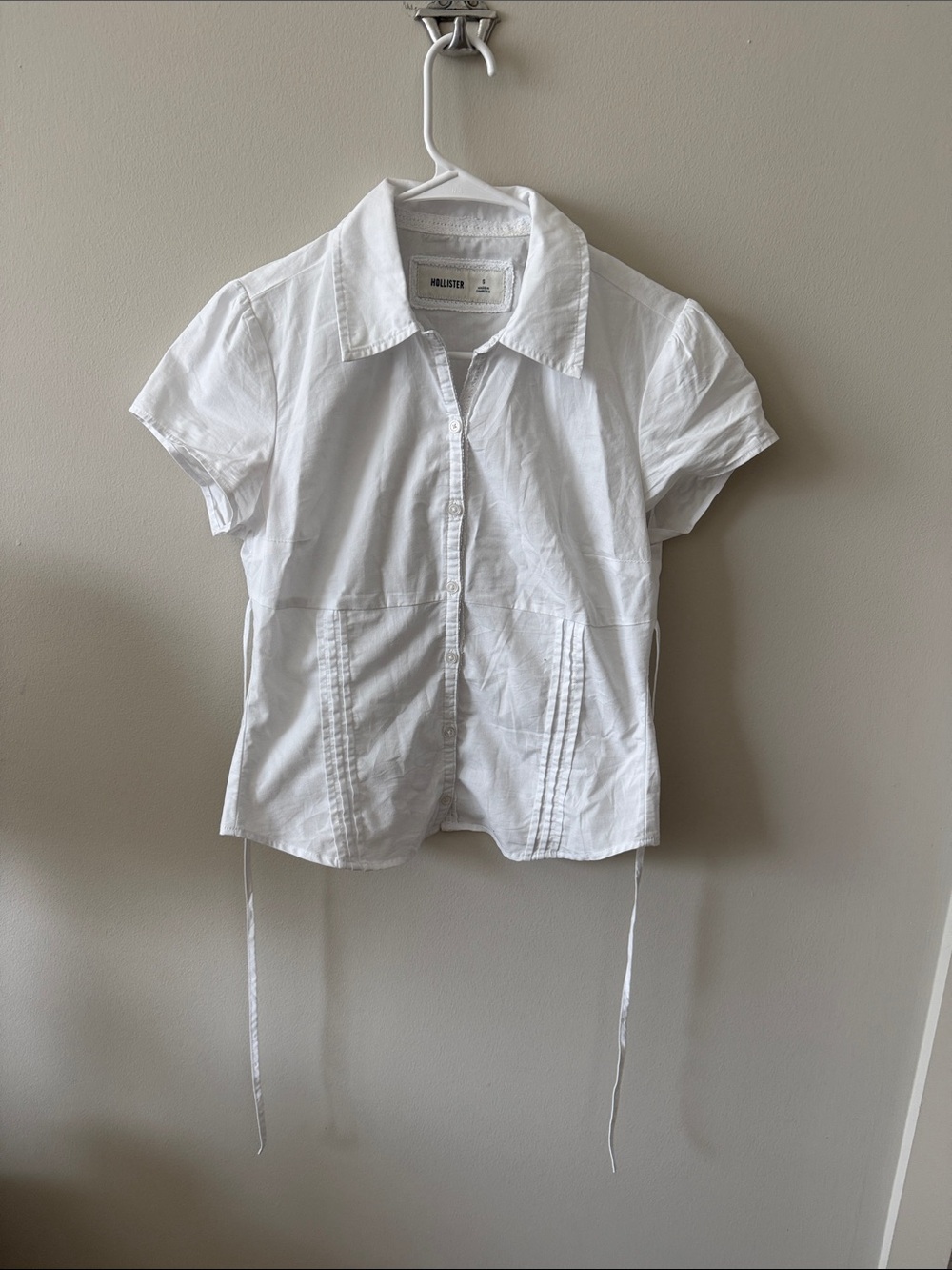 Hollister White Short-Sleeve Button-Down Blouse